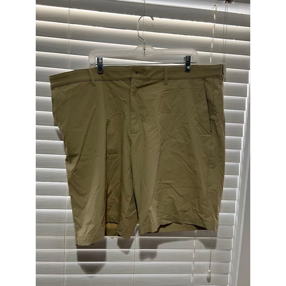 Tommy Bahama Performance Shorts - Size 42‎